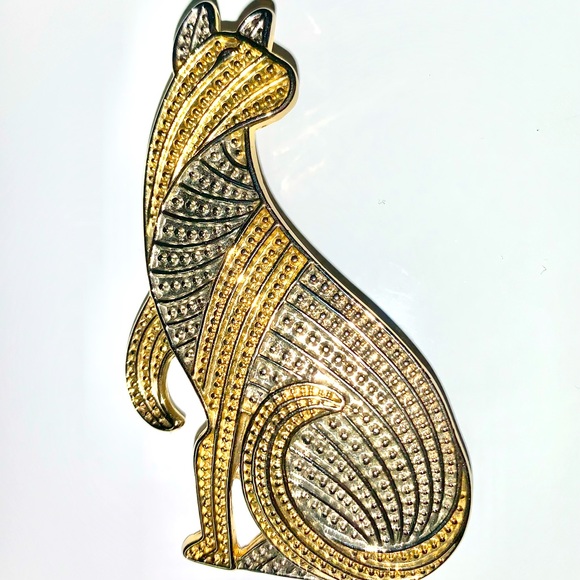 Jewelry - Vintage cat/sphinx brooch